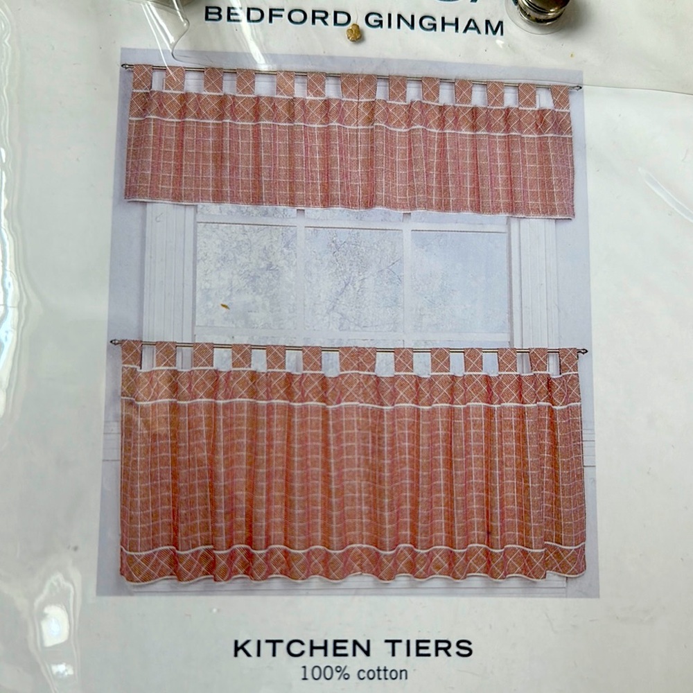 Red Kitchen Tiers